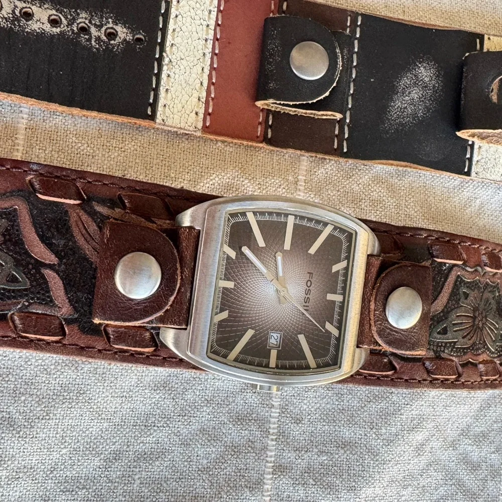 Fossil Brown Leather Men's Watch with Silver Accents - Picture 1 of 2